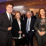 Ο Ακαδημαϊκός Κώστας Συνολάκης με την Πρόεδρο του ΜΓΦΙ Φαλή Βογιατζάκη και μέλη του Δ.Σ. του Μουσείου, Νότη Μπερνίτσα και Νικόλ Κυριακοπούλου