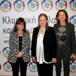 Η Πρόεδρος της Ελληνικής Δημοκρατίας, Κατερίνα Σακελλαροπούλου, με τους εκπροσώπους του Δ.Σ του Μουσείου, Φαλή Βογιατζάκη και Νικόλ Κυριακοπούλου